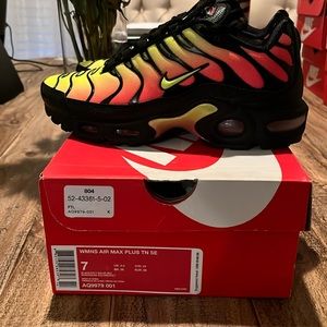 WMNS AIR MAX PLUS TN SE